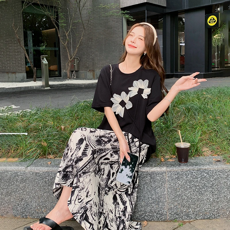「tシャツ レディース コーデ」で失敗しない方法は？夏のシンプルさを演出する2点セットの選び方