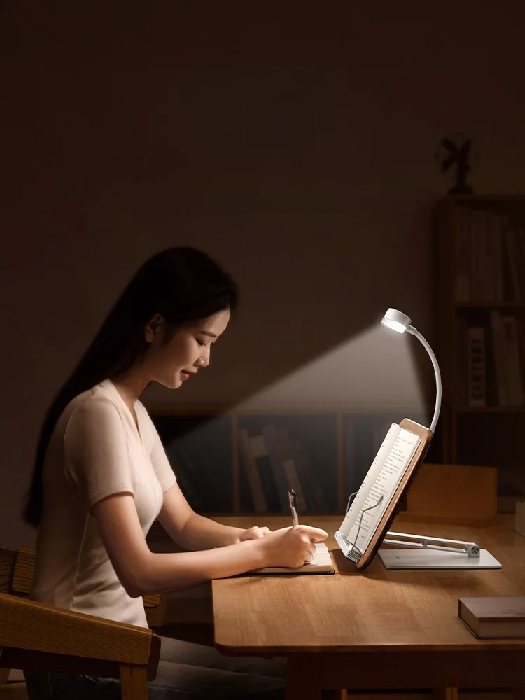 LEDケーブルライトと充電式ランタンの違いは？読書に最適なLEDライトを選ぶには