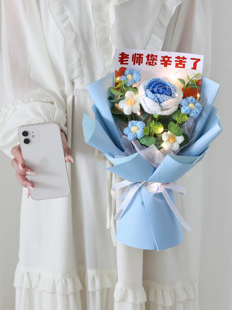 先生の日に贈る感謝の言葉は、花束で伝えるべき？毛糸のカーネーションが選ばれる理由