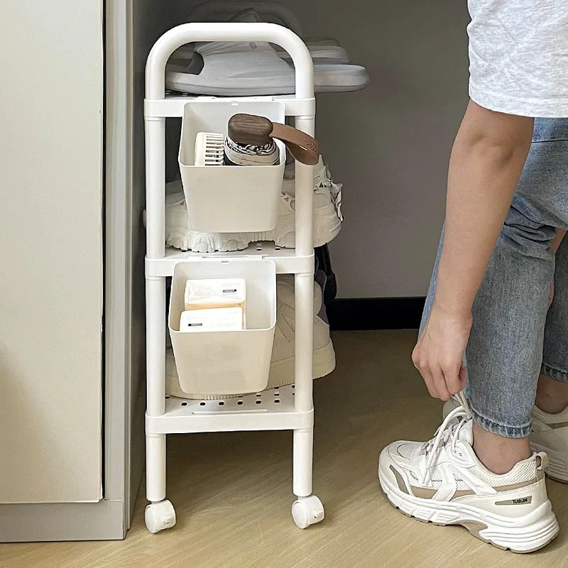 フル活用した節約生活 | 省スペースの靴棚による収納効率と清潔性の実現