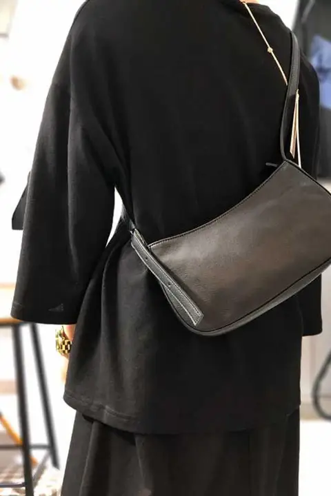 シンプルで使いやすい！レザー製ショルダーバッグ【ファッション・クラシックデザイン】