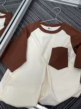 大胆なカラーコンビネーションのショートスリーブTシャツ【コットン・ユニセックス・ルーズフィット・カジュアル】