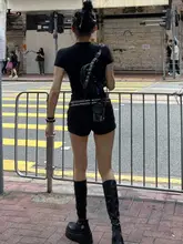 ブラックデニムショートパンツ【低ウエスト・タイトフィット・Aラインデザイン】（セットアップ対応）