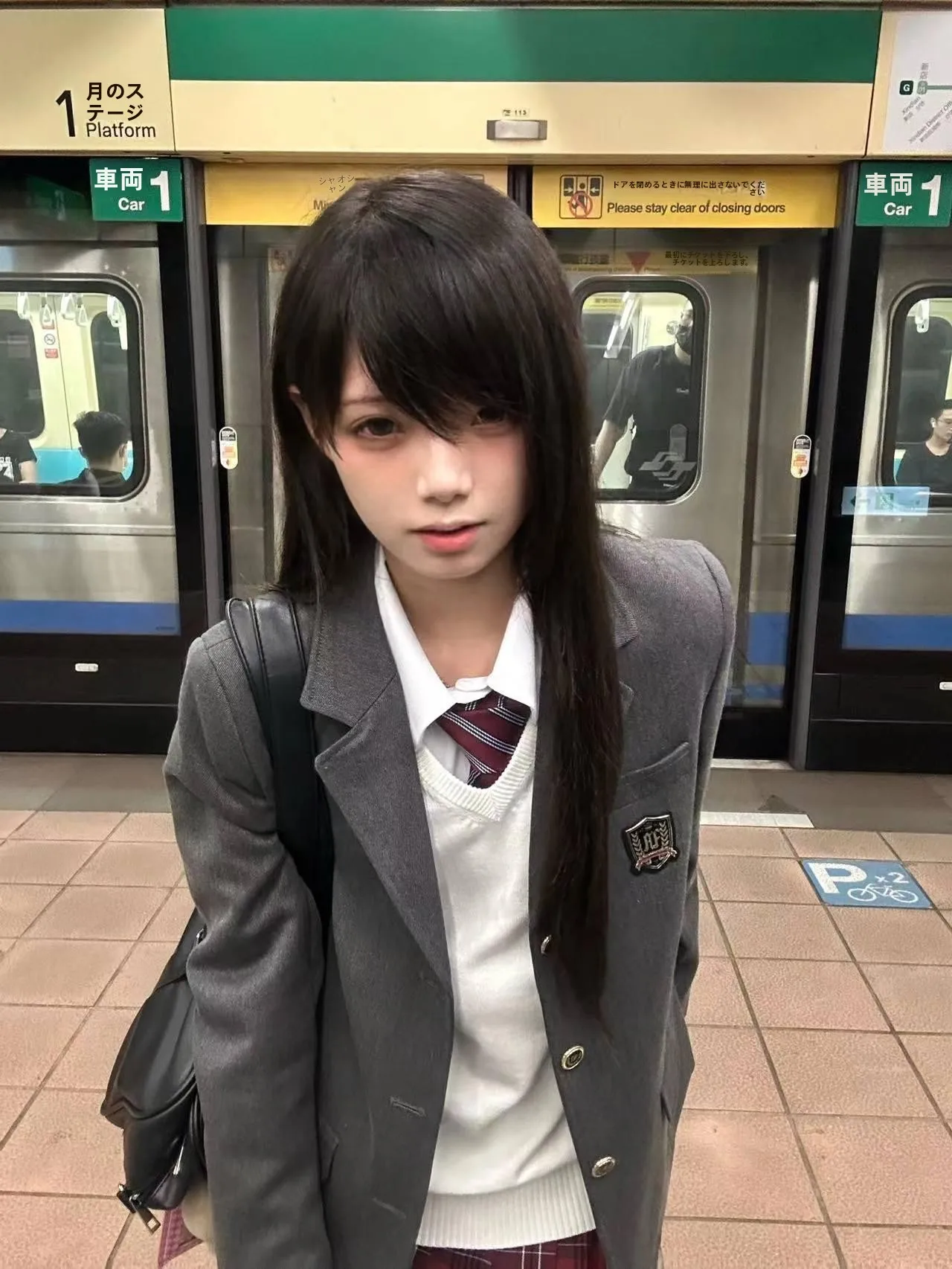 OL制服はカジュアルに着るべき？通勤に最適なジャケットの選び方とは？