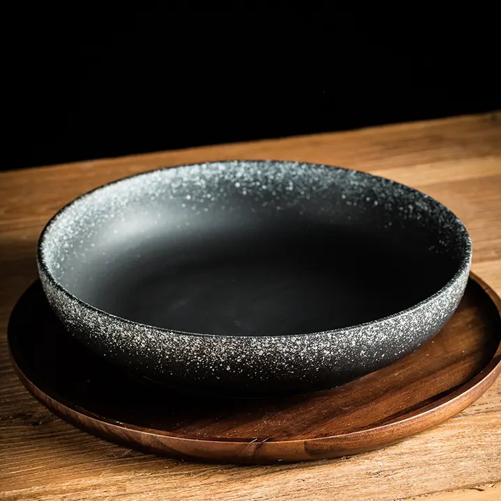 黒のシンプルな陶器製浅鉢【家用・サラダやフルーツ用】