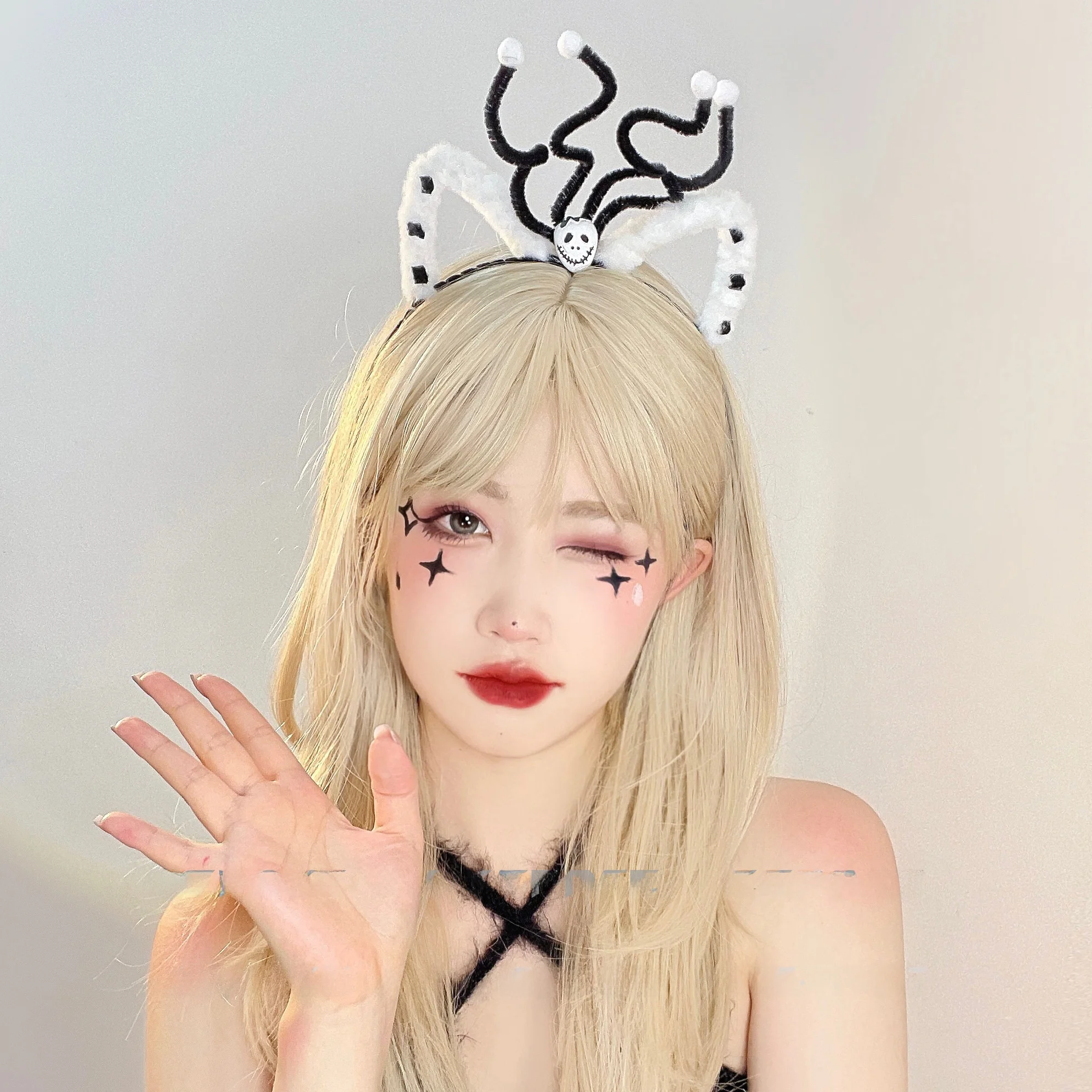白色猫耳ヘッドバンド：ハロウィンに使える可愛いかつ個性的な撮影小道具