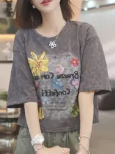 花柄プリントのクルーネック半袖Tシャツ【フィット・女性用・着回し抜群】