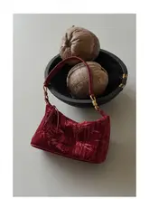 新中式デザインのレッドショルダーバッグ【腋下用・存在感のあるリボン付き】