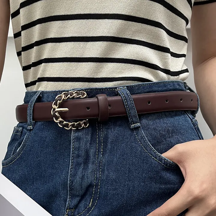 スタイリッシュな黒のミニスカート【シンプルデザイン・デニムパンツ・ファッションベルト付き】（セットアップ対応）