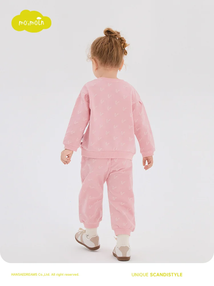 1歳誕生日の祖父母に贈る服は、どう選ぶ？人気ブランドと高級感のバランスを解説