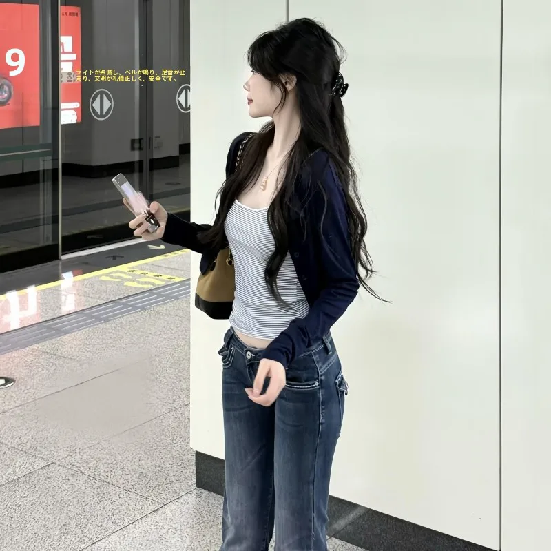 テーパードパンツとスリットフレアパンツの違いは？レトロブルーのエクストラロングパンツで解決するスタイルの悩み