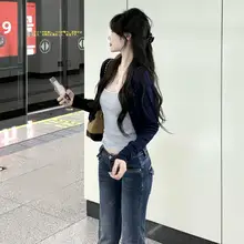深い青色のフレアデニムパンツ【低ウエスト・スリムフィット・レトロスタイル】