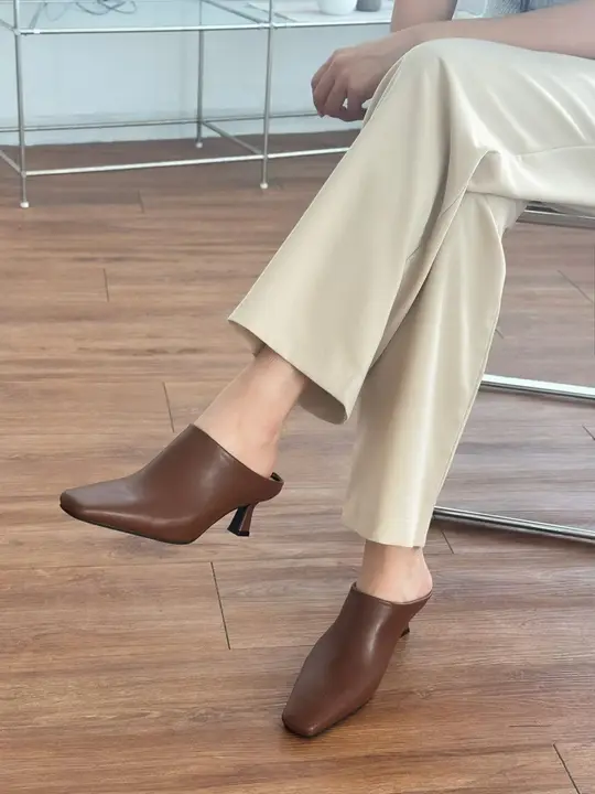 シンプルで洗練されたデザイン！細ヒールのミュール【スクエアトゥ・春向け】