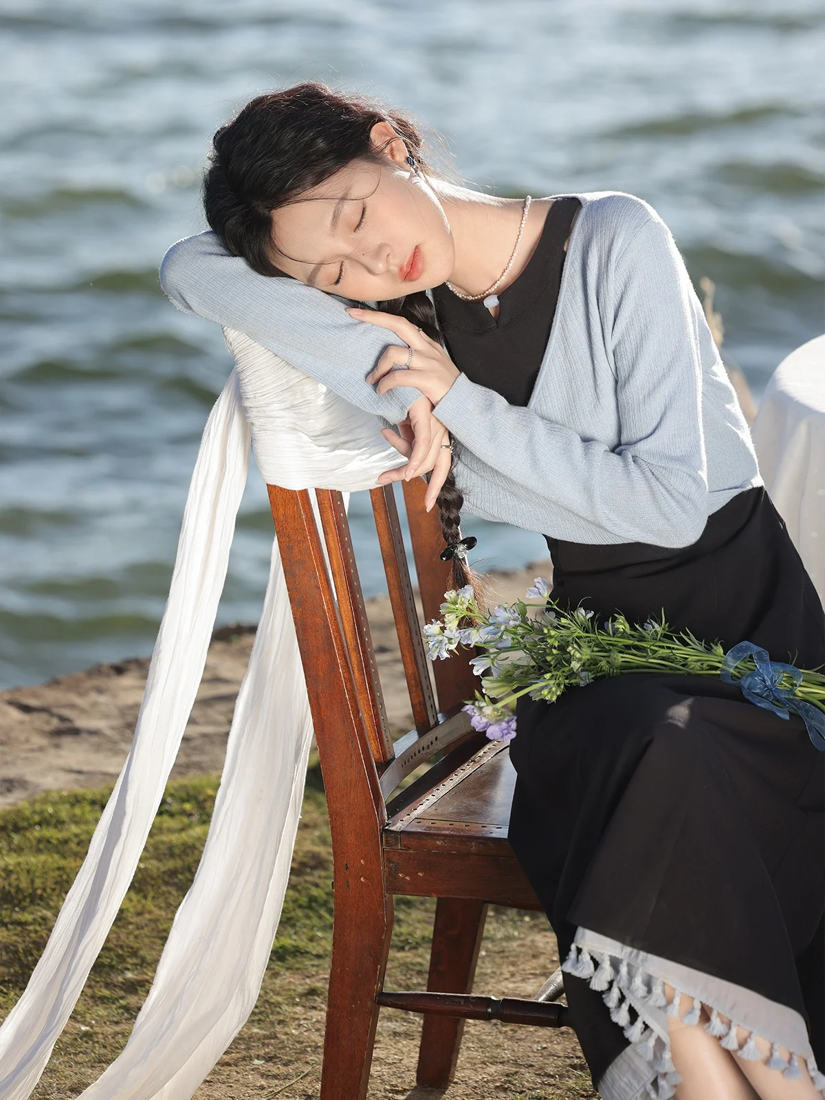 全身黒コーデ 夏にぴったりなワンピースは、どう選ぶ？