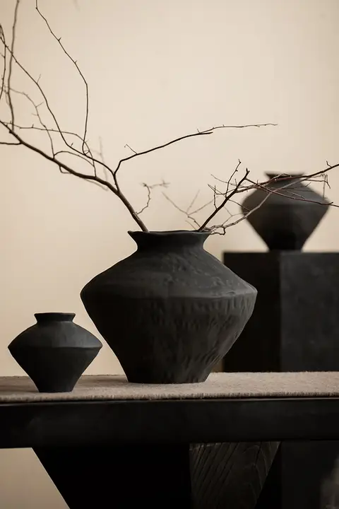 黒い陶器の花瓶 手作り 生け花 茶室 書斎 レトロ おしゃれ 禅の雰囲気