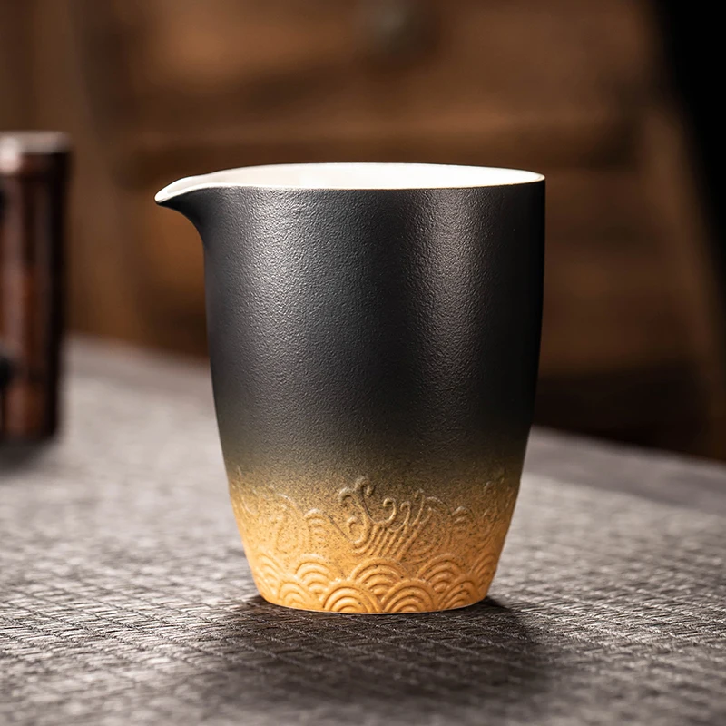 粗陶製公道杯：黒と黄色の「滄海」ティーカップで煎茶を安定して楽しめる