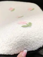 可愛いデザインの冬用車用クッション【毛並み・汎用性・チューリップ柄】