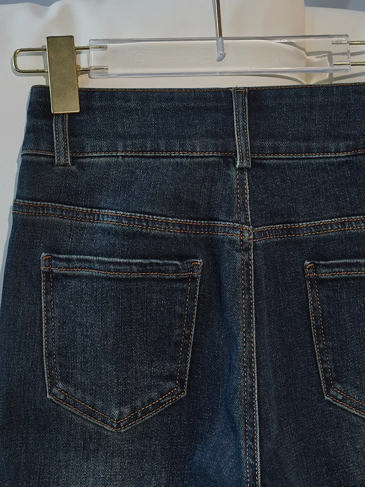 レトロデニムワイドフレアパンツ：骨格ストレートに似合うグレーの直筒スタイル