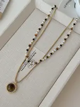 二重レイヤーの真珠母貝とタイガーアイストーンのビーズペンダントネックレス【女性用・デコルテ用・セーターに最適】（セットアップ対応）