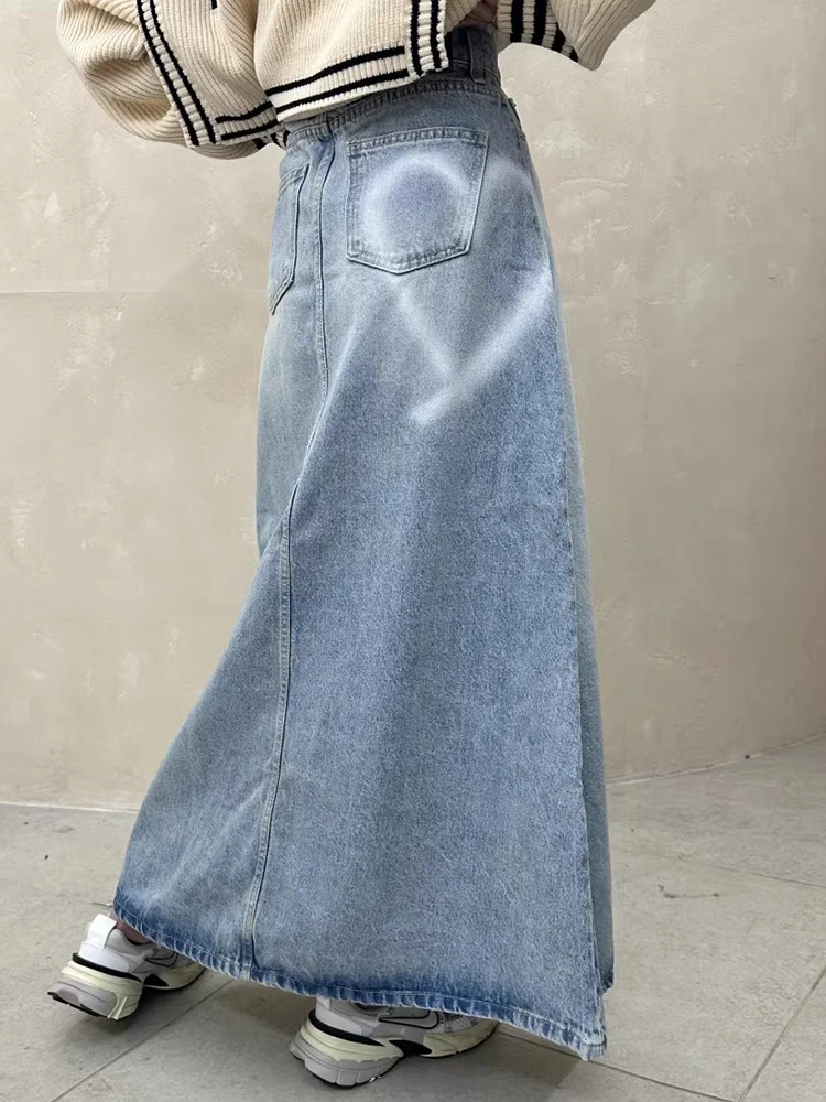 ハートのスプレー柄デニムタイトスカート：春のコーディネートでハイウエストAラインを活かす