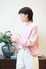 柔らかい全羊毛の丸首ニットセーター【ゆったりシルエット・秋用】