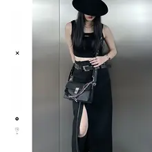 高級感ある本革製チェーン付きミニショルダーバッグ【大容量・おしゃれなデザイン】