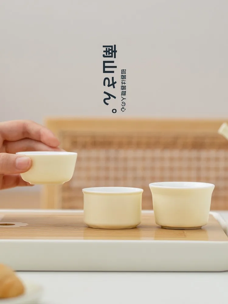 お椀型茶碗 シンプル陶磁器：南山先生の個別専用デザインと実用性