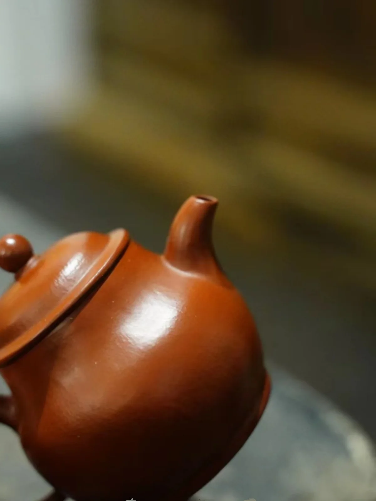 1980年代の完全手作りの宜興紫砂生鉱石大紅包：伝統陶器茶壺の実用性と特性