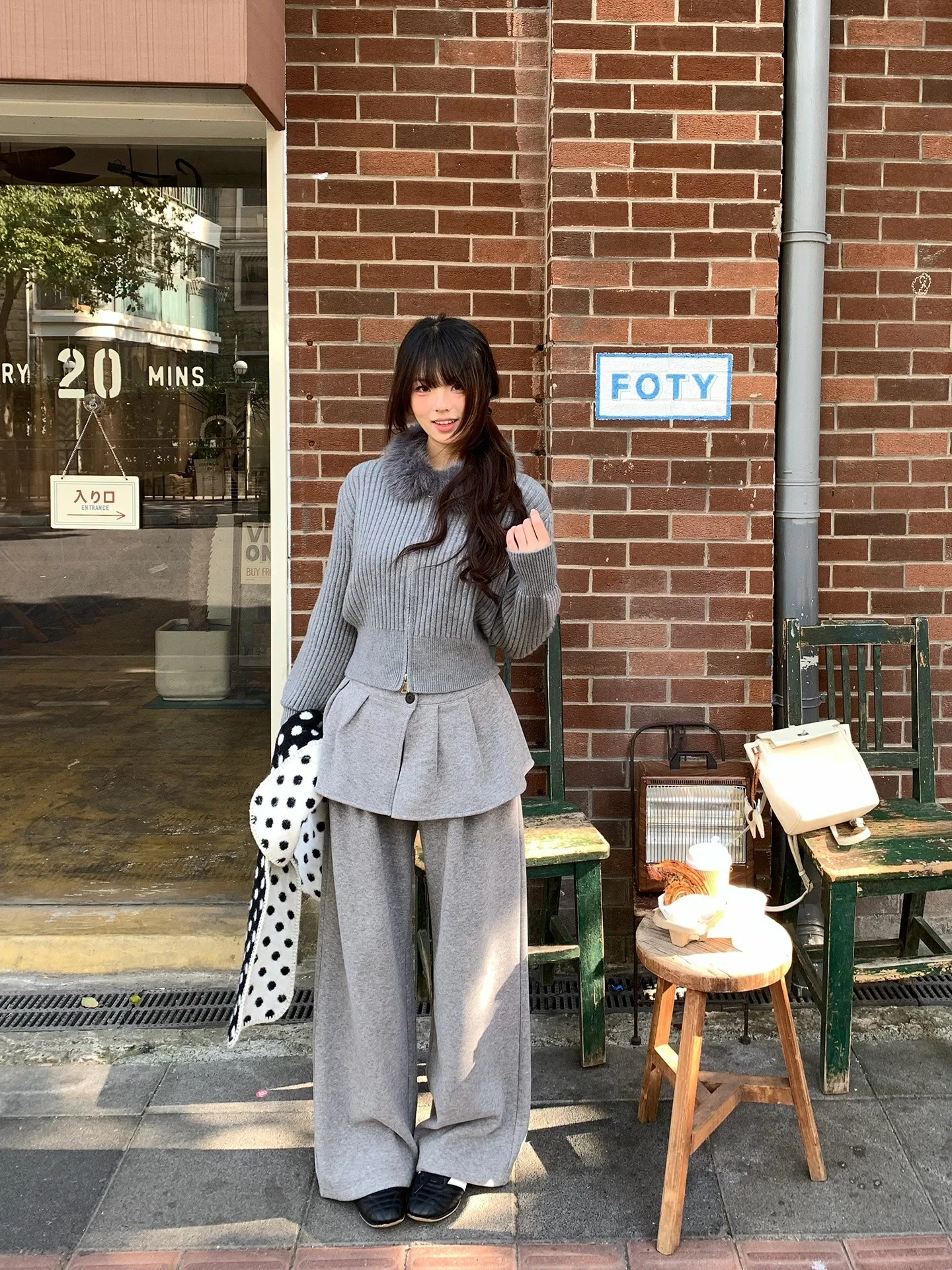取り外し可能なスカート付きパンツ：冬用ワイドレッグのカジュアルスタイルと実用性