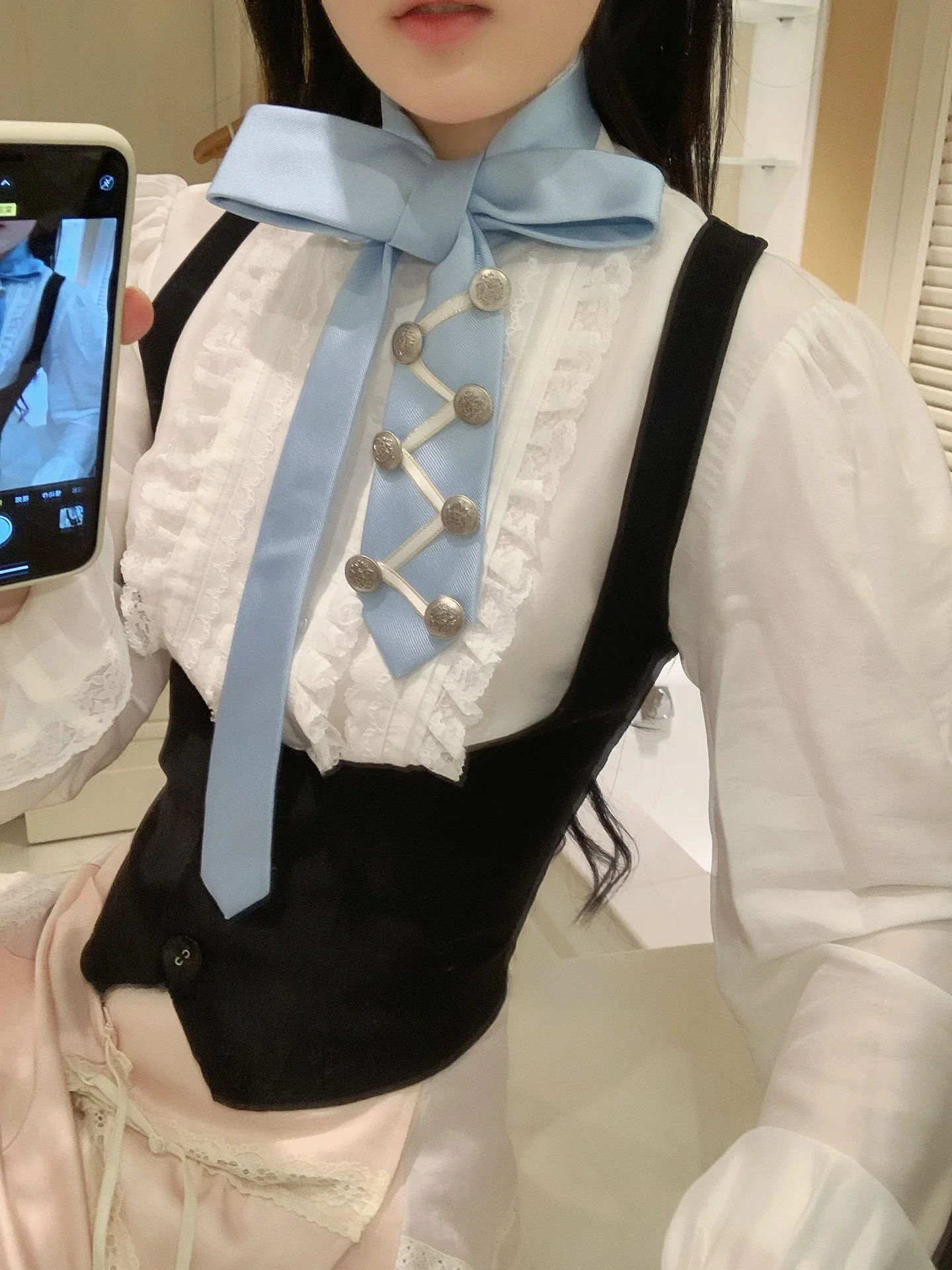 手作りのヴィンテージ風ボタン付きネクタイ：細身・2WAYデザインでオフィスカジュアルと私服に活用
