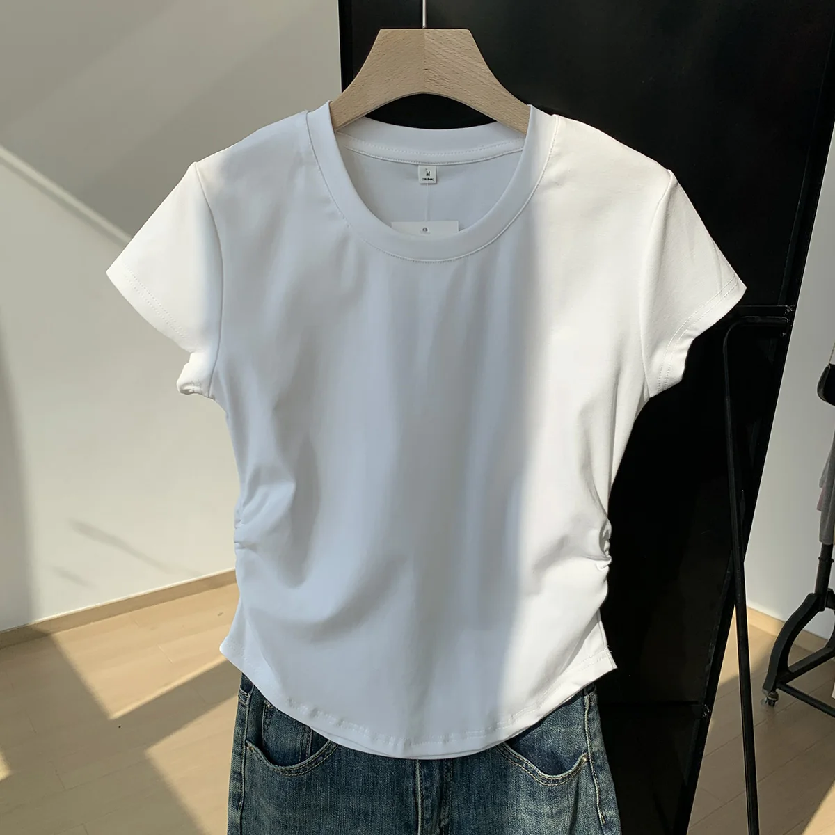 グレー tシャツ ダサい どうして？5選で解明し、本当のファッション性を再発見する