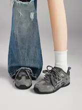 グレーのデザインスニーカー【夏用・通気性メッシュ・厚底・レトロスタイル】