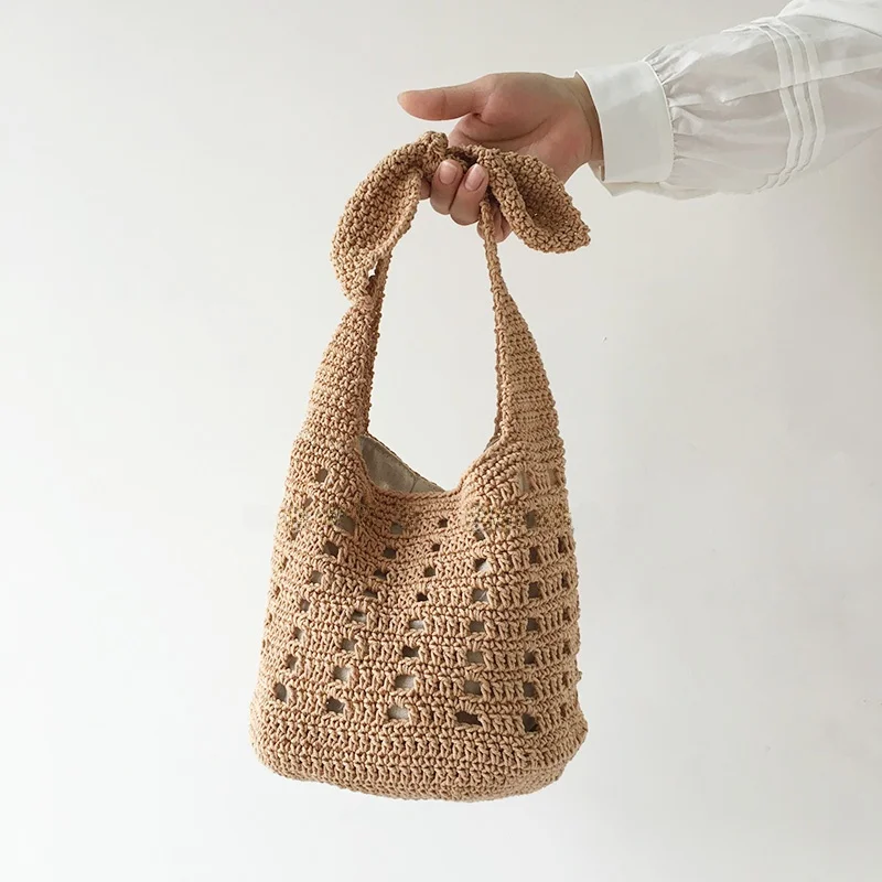 レース編みデザイン ショルダーバッグ：ハンドメイド かご バッグの実用性とデザイン特性