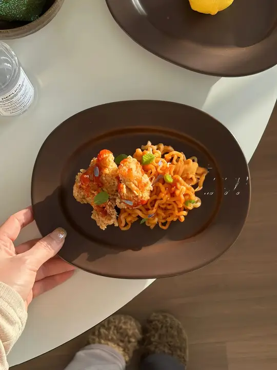 シンプルなオーバルプレート【陶器製・浅型・デザートや料理用】