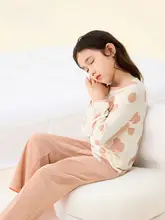 極上の柔らかさの絹製長袖子供用パジャマ【サテン仕立て・ウェア】