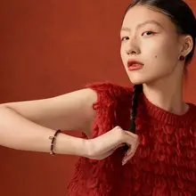 中式デザインの石榴石ブレスレット【手首に優しいデザイン】