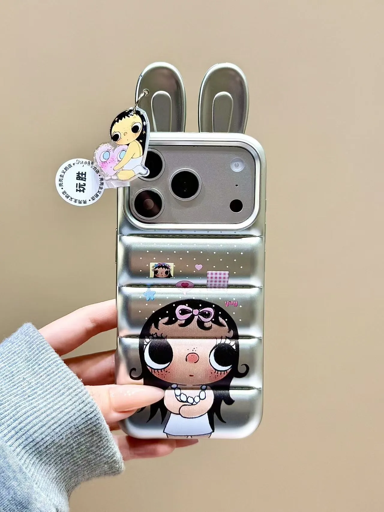 通帳ケースにキャラクターをつけるのは、本当に必要なのか？