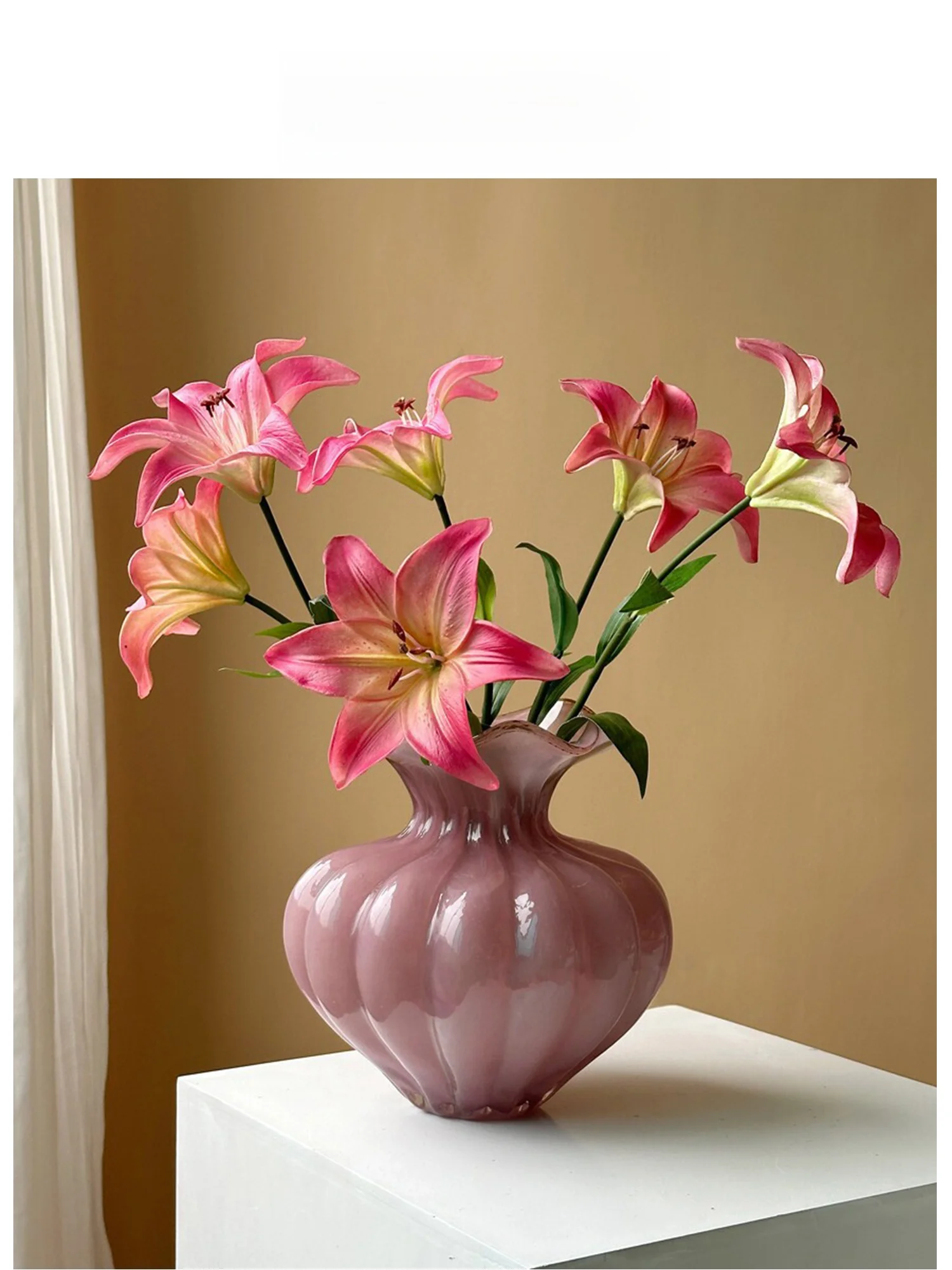 floating vase ripple で心を癒すには？北欧風の波浪デザインガラス花瓶がおすすめな理由