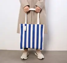 ストライプデザインのキャンバスショッピングバッグ【シンプルで清新・トート型・女性用】