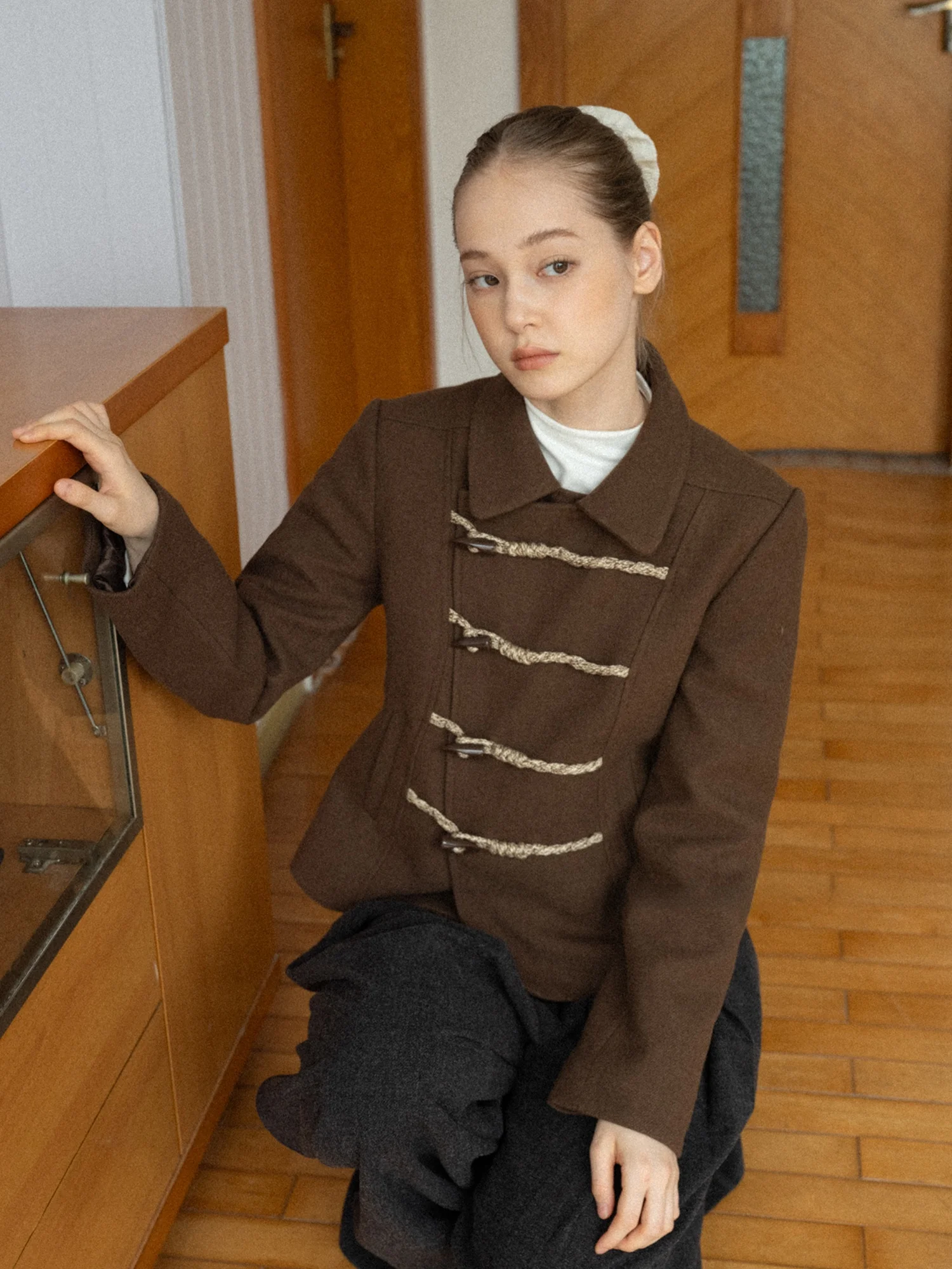 traditional weatherwear コートは本当に冬にぴったり？復古風のコーヒーカラーコートが教えてくれたリアルな使い方