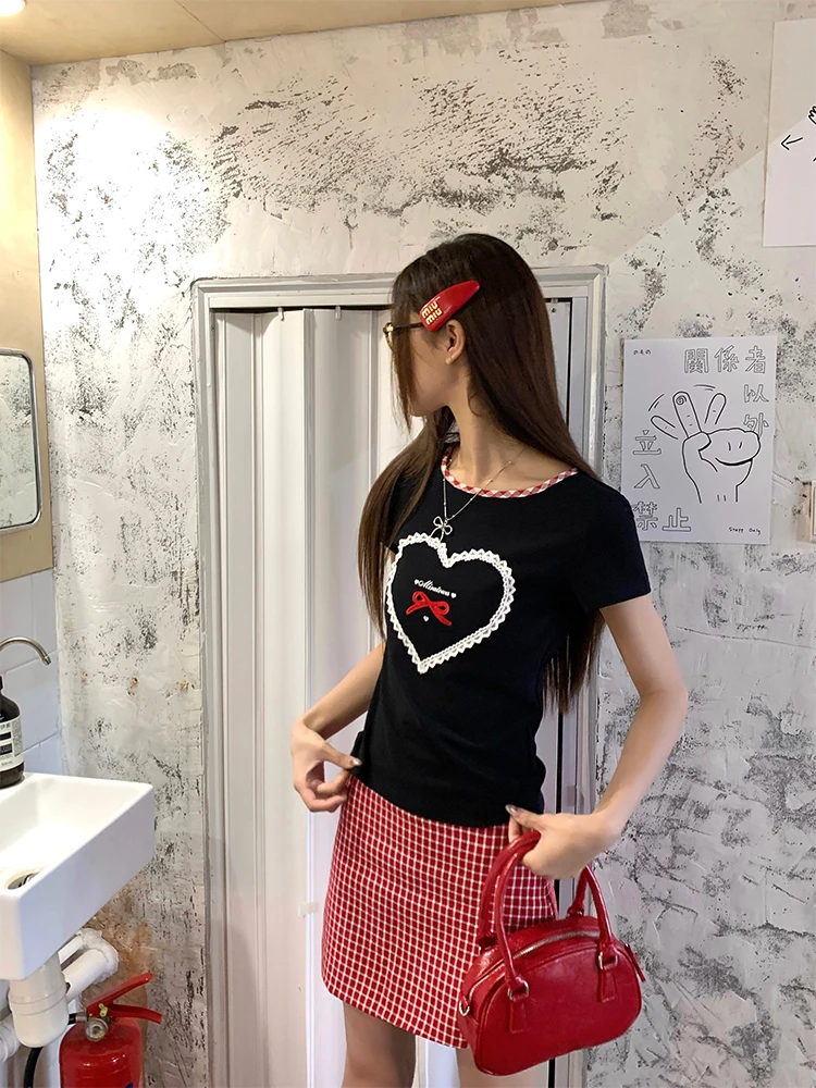80年代女子ファッションの代表アイテムは？港風クラシック小格子ミニスカートが今、なぜ注目されているのか