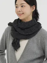 エレガントな波形デザインの柔らかいニットスカーフ【秋冬用・肌触りの良い保温性】