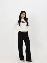 ミニマルデザインのブラックカジュアルパンツ【ウエストゴム・スリムストレート・女性用】