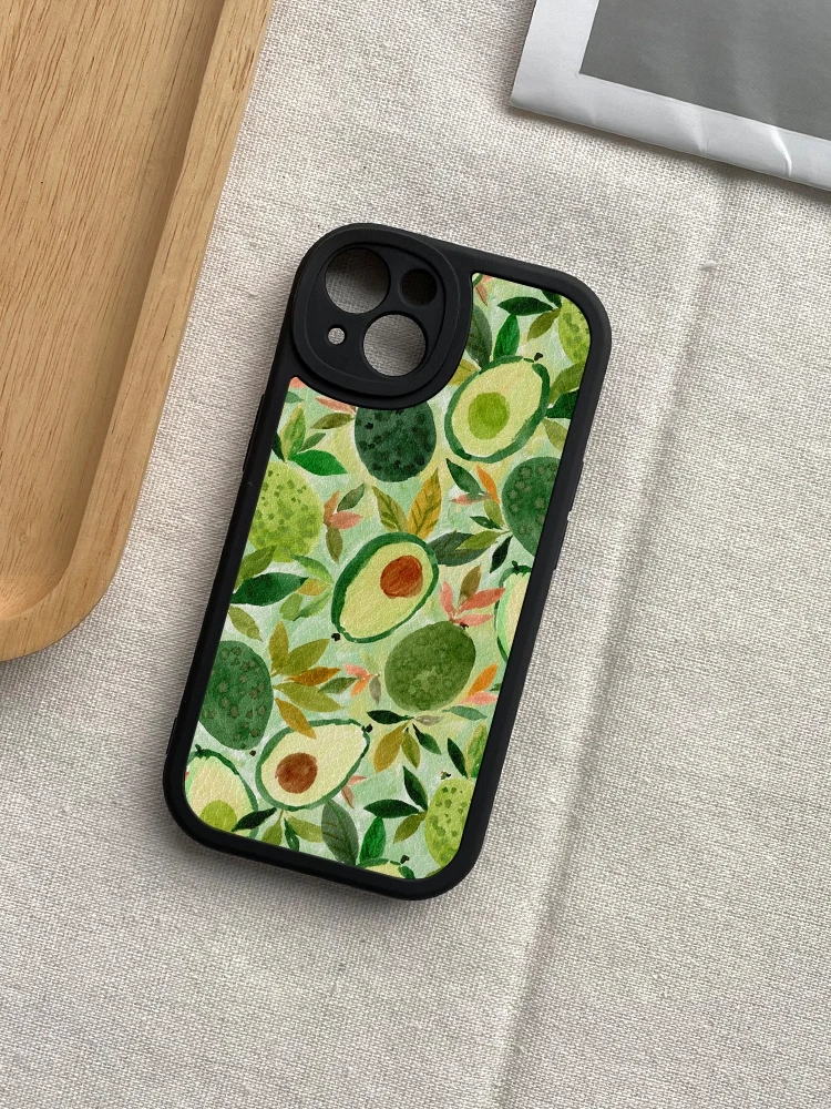 100均スマホケースと比べて、アボカド水彩イラストスマホケースはどれほどおしゃれで実用的か？
