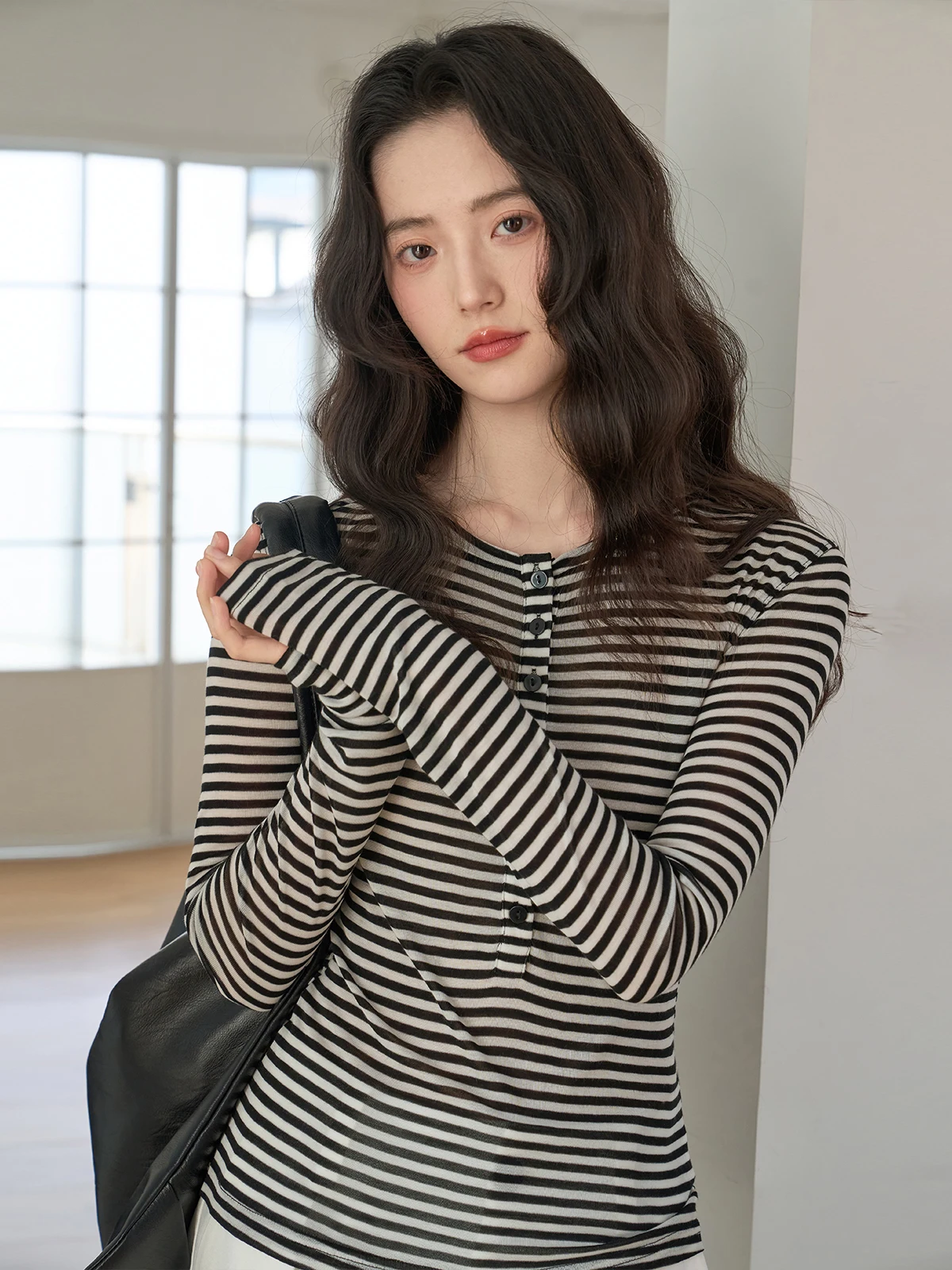 コントラストストライプのハンリーネック長袖Tシャツ【春用・スリムフィット】