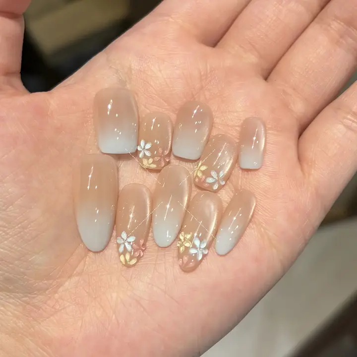 プレスオンネイル ハンドメイド 手描き 立体 花柄 ミルキーブルー 夏 爽やか カラフル