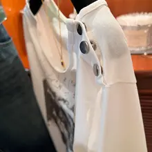 デザイン性のあるワンショルダーゆったりスリム長袖Tシャツ【レトロプリント・秋冬用・女性用】