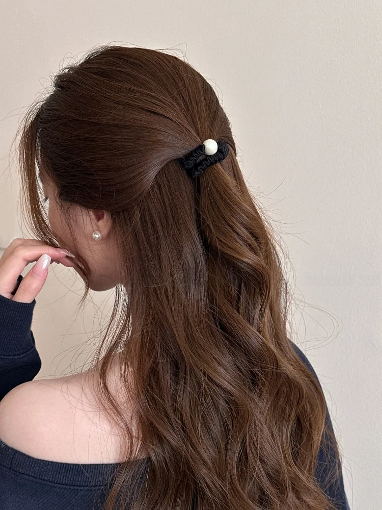パール付きヘアゴムの使い方と素材：エレガントな布艺タイプの実用性解析