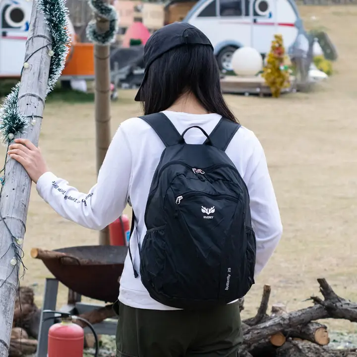 超軽量 登山用折りたたみリュックサック【男女兼用・旅行・軽量・薄型】