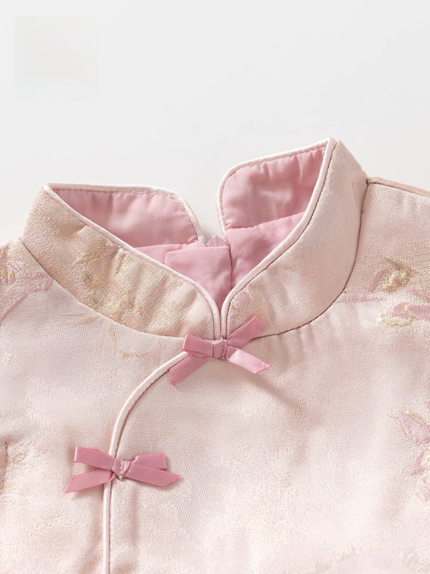 1歳誕生日の祖父母に贈る服は、どんなデザインがおすすめ？